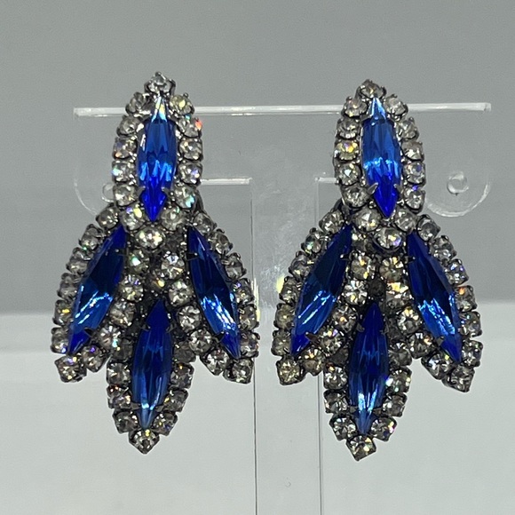 Stunning blue and clear rhinestone sparkly dangle clip on silver tone earrings - Picture 3 of 16